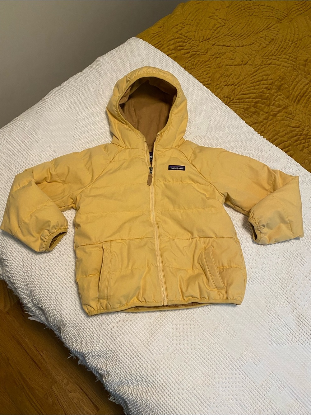 Patagonia kids cotton down jacket in yellow/golden color. Size XS (5/6).